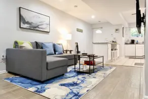 Trendy Apt in Bloomingdale - Parking - Image 5