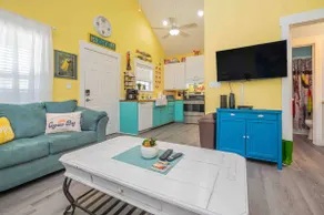 Vibrant Spot! Kids Luv Queen Bunkbed, Pool, Dog OK - Image 3