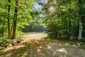 Woodroad Chalet-  Ski house close to water, Hot tub, large lot - Image 5