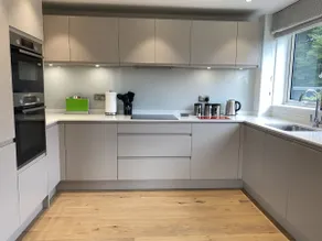Family Friendly 2 Bed Garden Apt with Parking - Image 2