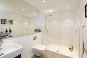 Family Friendly 2 Bed Garden Apt with Parking - Image 5