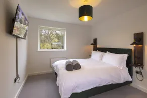 Family Friendly 2 Bed Garden Apt with Parking - Image 4