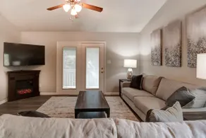 Pet Friendly Contemporary Townhome Hot Tub - Image 2