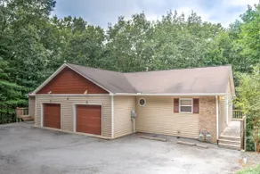 Pet Friendly Contemporary Townhome Hot Tub - Image 3