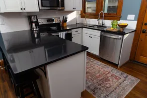 2BR Historic Apt - Safe|Walkable|Food|Greenway - Image 4