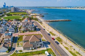 Idyllic Oceanfront Home on Atlantic City Boardwalk - Image 2