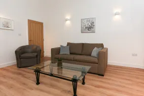 Strawberry Line, Apartment 2 - Image 4