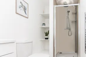 Strawberry Line, Apartment 2 - Image 5