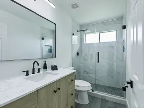 Newly Renovated Luxury 5BR – Family & Game Room - Image 5