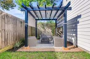 Luxurious Townhome in the Museum/Medical District + Backyard! - Image 5