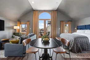 Exclusive Penthouse Loft w Balcony + Insane View - Image 3