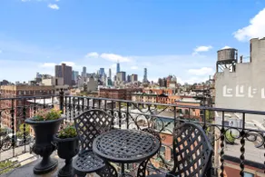 Exclusive Penthouse Loft w Balcony + Insane View - Image 5