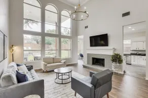 Spacious and Luxury Home w/ Cinema Room and Pool - Image 2