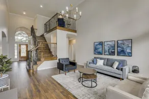 Spacious and Luxury Home w/ Cinema Room and Pool - Image 5