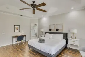 Spacious and Luxury Home w/ Cinema Room and Pool - Image 4