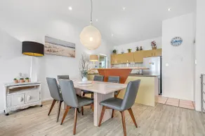 Andari Apartment 2, Sunshine Beach, Beachfront Street and just steps to Surf-club - Image 3