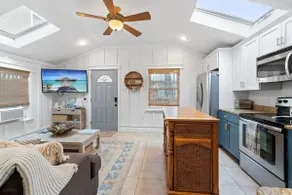 Margate Home with Large Outdoor Kitchen - Image 2