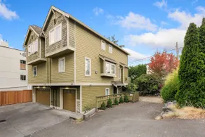 Seattle Stadium 10 minute drive! Gorgeous Townhome - Image 5