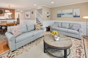 Seattle Stadium 10 minute drive! Gorgeous Townhome - Image 2