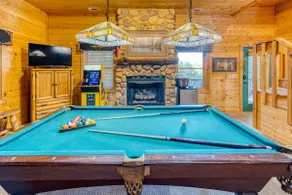 New Fire Pit! 3 King Suites, Creek, 15 mins 2 BR - Image 2