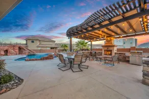 Zion Reunion Poolhouse home - Image 3
