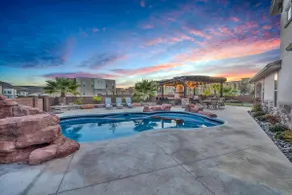 Zion Reunion Poolhouse home - Image 2