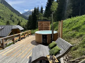 Luxury chalet with hottub, sauna and 4 terraces - Image 5