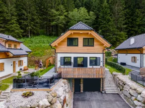 Luxury chalet with hottub, sauna and 4 terraces - Image 2