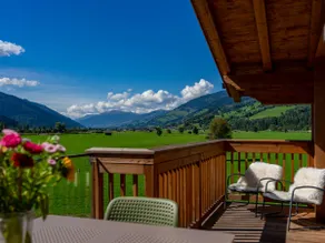 Luxury chalet with sauna and ski storage - Image 2