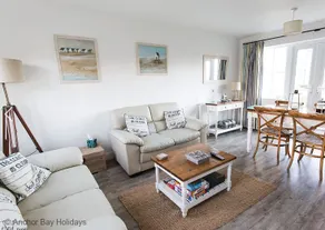 Lee's Plaice - Pool and Beach Access - Sleeps 5 - Image 2
