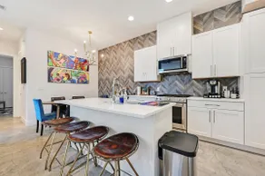 Wow! 5-Star Luxury ~ Safe & 3M to DT ~ - Image 3
