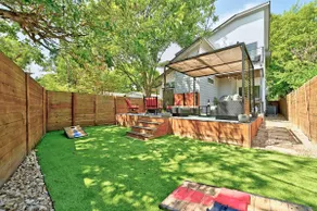 Wow! 5-Star Luxury ~ Safe & 3M to DT ~ - Image 4