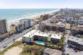 1st Floor 2 Bd 2 Ba Condo w/Beach View& Pool! - Image 2