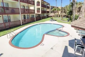 1st Floor 2 Bd 2 Ba Condo w/Beach View& Pool! - Image 4