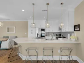 Gulf Front! Designer Decorated! Perfect View! Community Pool and Hot Tub - Image 3