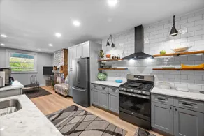 Modern & Cozy Getaway-Walk to Scenic Overlooks - Image 3