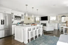 Ocean view, fully renovated beach condo!!! Steps to the sand, sleeps 6 - Image 4