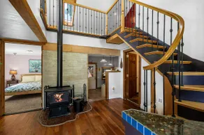 Hadley's Hideaway -Cottage w/ hot tub, fenced yard close  to hikes & Stevens Pass ski hill - Image 5