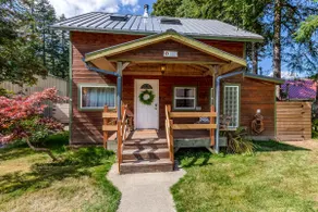 Hadley's Hideaway -Cottage w/ hot tub, fenced yard close  to hikes & Stevens Pass ski hill - Image 2