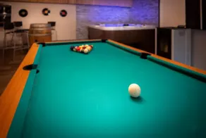 Family home and spa with pool and hot tub - Image 4