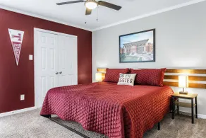 The Zone: Blocks from Texas A&M, Comfy King Bed - Image 2