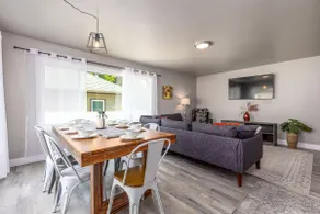 Quaint new renovation perfect for your large group - Image 2