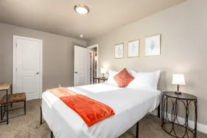 Quaint new renovation perfect for your large group - Image 3