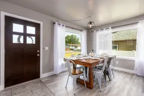 Quaint new renovation perfect for your large group - Image 5