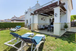 Luxury Spa and golf villa Denton - Image 4