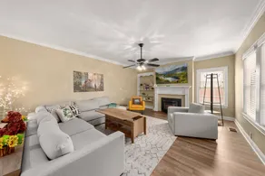 Historic Waco Bear Den! 5 BR/4BA | Garage |Hottub - Image 2