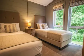 Maple Lodge | sleeps 6 - Hot Tub, Dog Friendly - 5* Visit England - Image 5