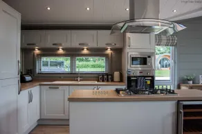 Maple Lodge | sleeps 6 - Hot Tub, Dog Friendly - 5* Visit England - Image 3