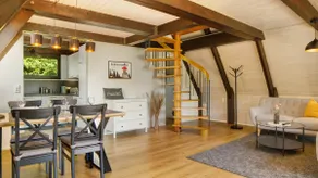 Vacation home with terrace - Image 4