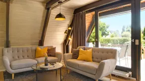 Vacation home with terrace - Image 3